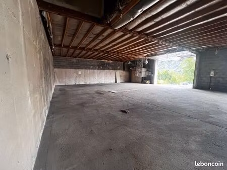 hangar 156 m2