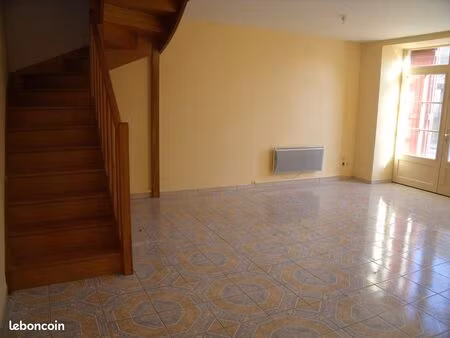 loue charmante maison t3 de 75m2 avec terrasse sur commune de lucy le bois 89200. disponib