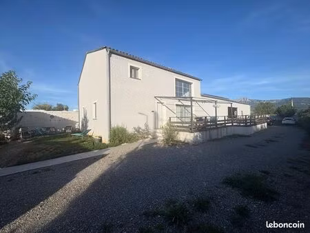maison moderne de 145m2 avec grand garage