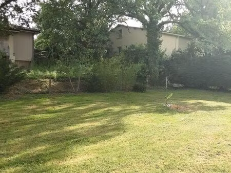 terrain de +/- 400m2 a ste foy de peyrolieres