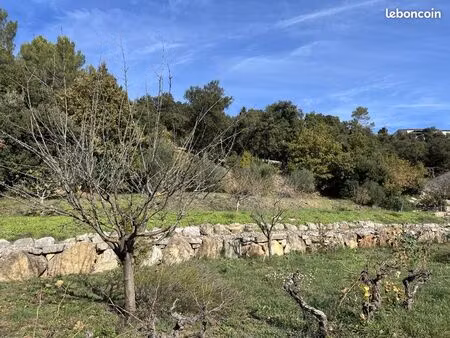 terrain 1 200 m² flassans sur issole