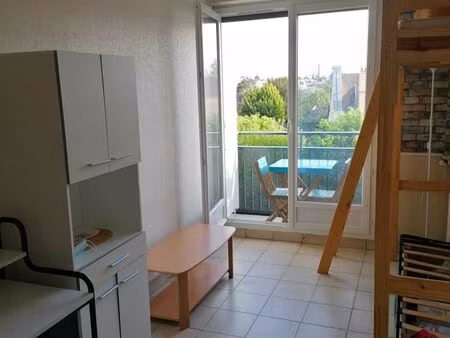 studio meublé avec balcon et cave