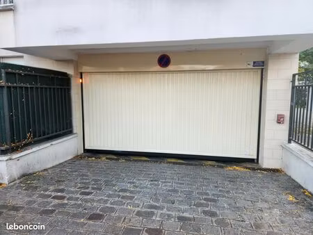 place de parking à louer dans résidence sécurisée