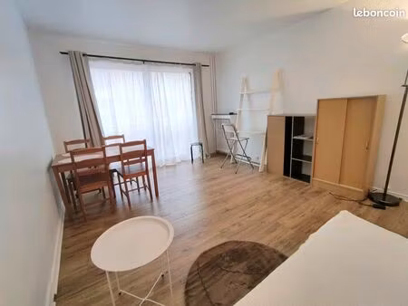 grand studio meublé