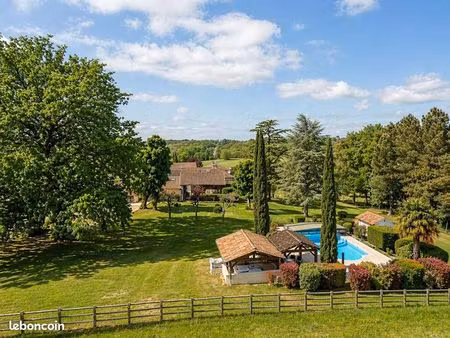 maison 8 pièces 245 m²