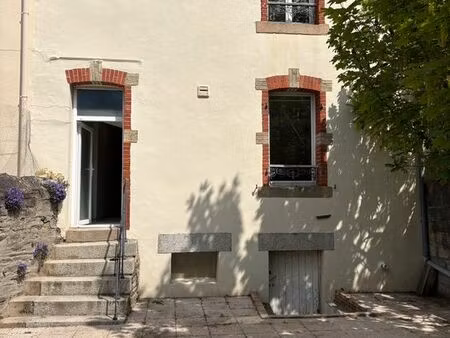 maison . 4 pièces . 80m²