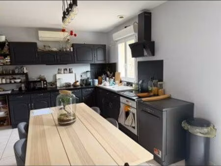 maison meublée 80 m² – 2 chambres – vue monts d’arrée – jardin & terrasse – calme