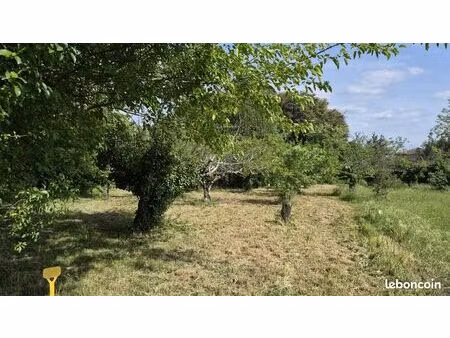 rare à aubenas – terrain d’exception 3 850 m²