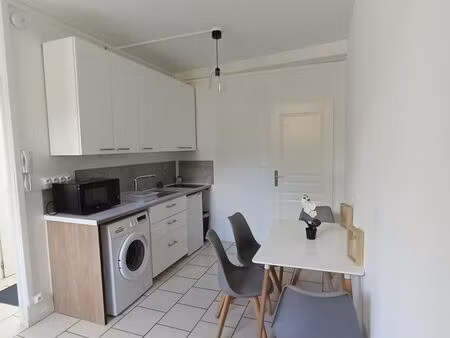 studio rénové meublé 25 m² laon ville haute  plateau