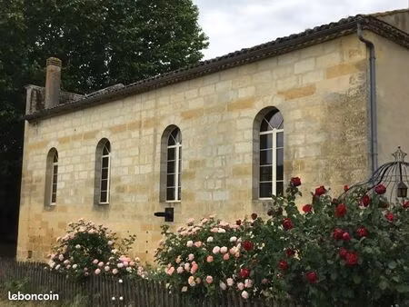 atypique. business & visibilité pour ce bâtiment