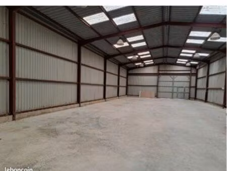 bâtiment industriel 700 m2