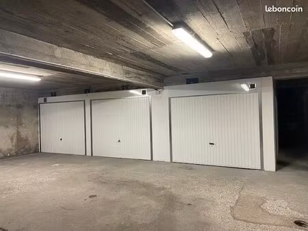 ensemble de deux box loués - bornes autorisés