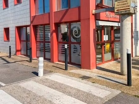 local commercial / professionnel rdc – 3 pièces – parking