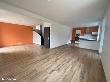 maison 4 chambres 10 mn carhaix