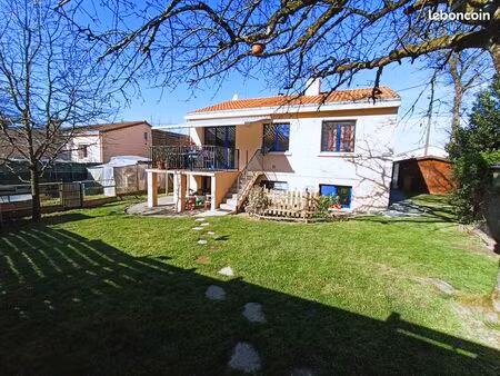 maison 148m²  centre les herbiers  au calme  quartier recherché  possibilité deux logement