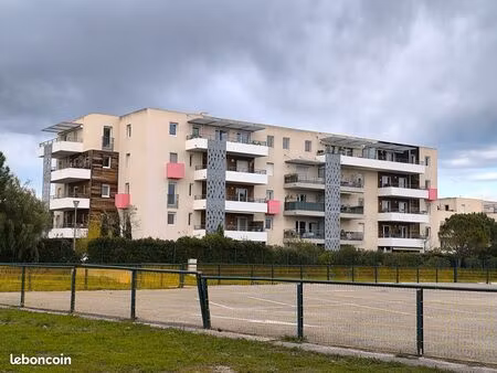 la londe les maures f2 a vendre