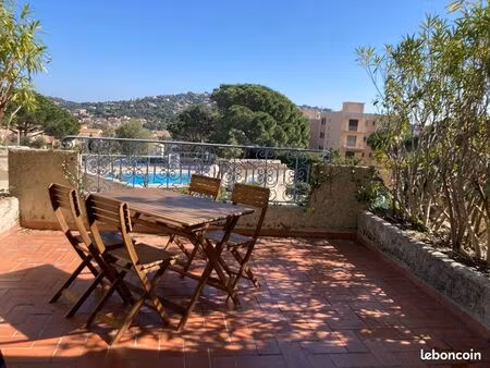 appartement 28m2 + terrasse 18m2 + piscine + parking