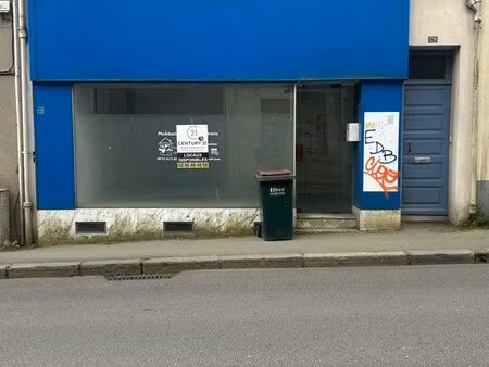 local commercial - fort passage - parking
