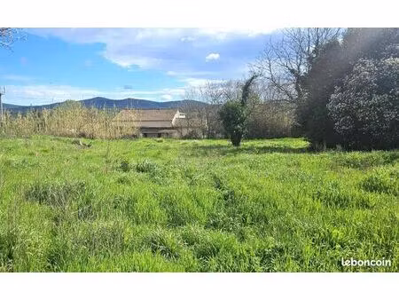 terrain 592 m² carnoules