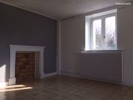 a louer f3 de 75m2  situé à deyvillers au rez de chaussée dans une maison de 3 appartement