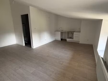 appartement 3 pièces – 49 m² – montréal-la-cluse - refait à neuf