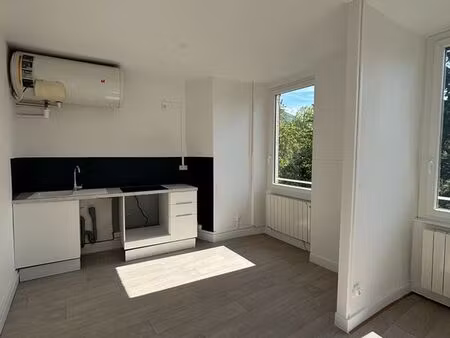 appartement 3 pièces – 56 m² – montréal-la-cluse - vue lac
