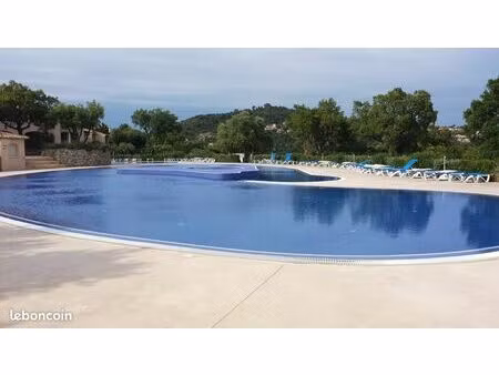 appartement vue sur mer et collines- résidence privée avec piscine aux issambres: à vendre