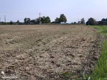 vitrine en bordure de l’a64 en zone industrielle terrain constructible