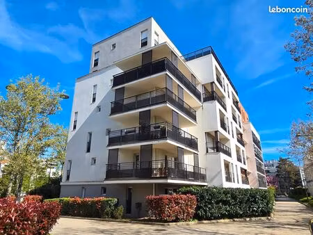 2 pièces 43m2 + terrasse panoramique 19m2 aux pieds du rer boussy saint antoine