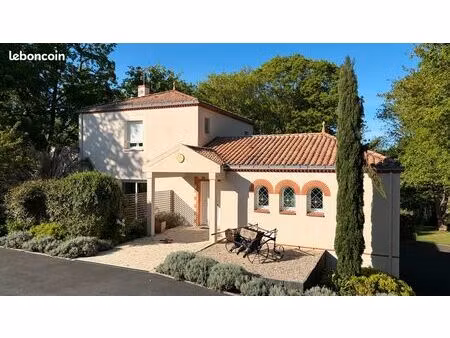 maison d’exception 349 m² avec piscine et parc – proche clisson