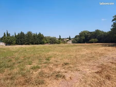 terrain 610 m² puget sur argens