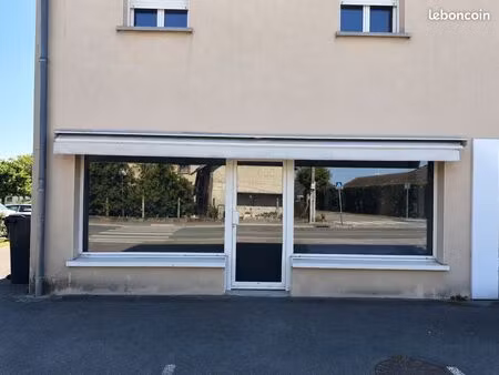 loue cellule commerciale de 60m² en plein centre-ville de rosieres pres troyes (10430)