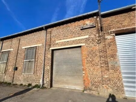 entrepôt / local de stockage 400 m² – charleville-mézières – grande hauteur – accès camion
