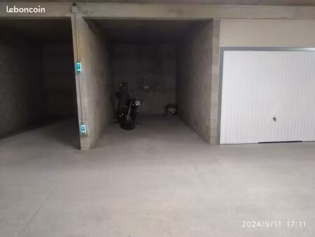 à vendre garage de 14.30 m2 fermé avec porte basculante et vidéosurveillance à bastia mont