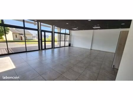 vend grand bâtiment commercial