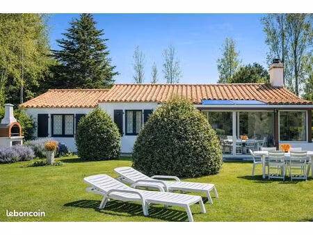 maison traditionnelle au calme  à deux pas de l’océan