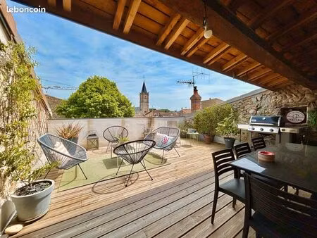 maison de village entièrement rénovée avec terrasse tropézienne et garage