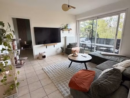 charmant t2 entièrement rénové avec balcon
