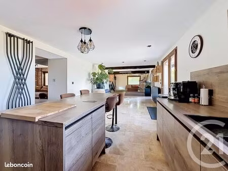 maison 6 pièces 198 m²