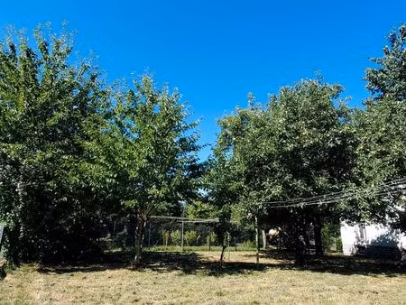 terrain 330 m2