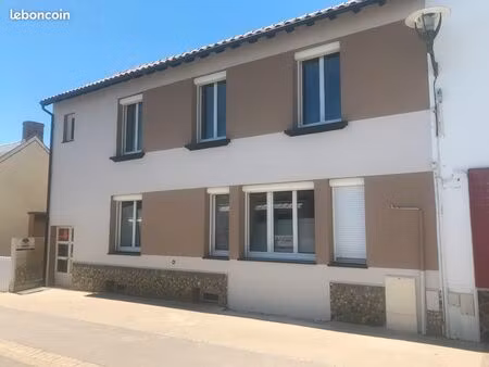 immeuble locatif rénové – 3 appartements – rue piétonne centre jard-sur-mer