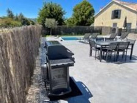 location t3 meublé renové climatisé avec piscine