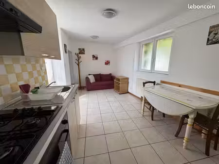 disponible de suite : gîte appartement  location longue durée possible. saint montan. sud 