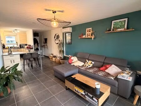 rare – t3 récent avec terrasse sans vis-à-vis + double stationnement (box électrifié + pla