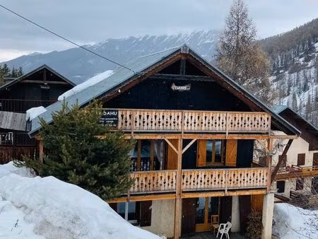chalet traditionnel exposé plein sud au coeur de la station de vars les claux