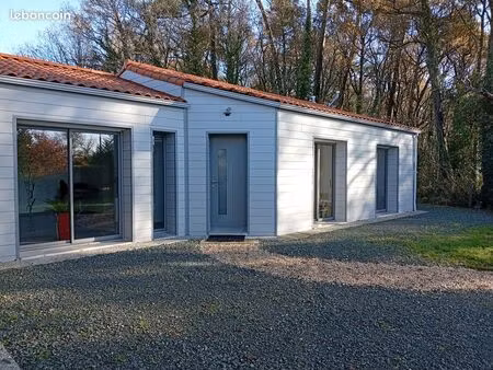 maison contemporaine récente de plain pied