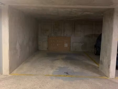 place de parking dans résidence sécurisée