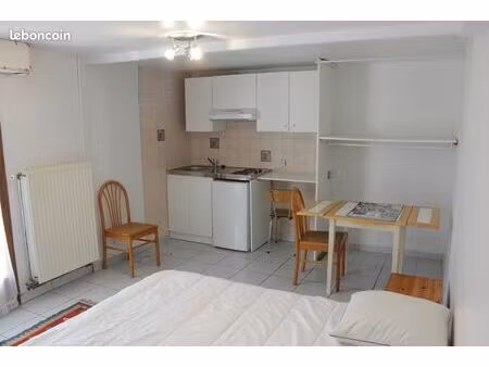 location studio meublé