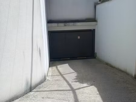 garag fermé sécurisé  à castelnau-le-lez - mas du rochet  18m2