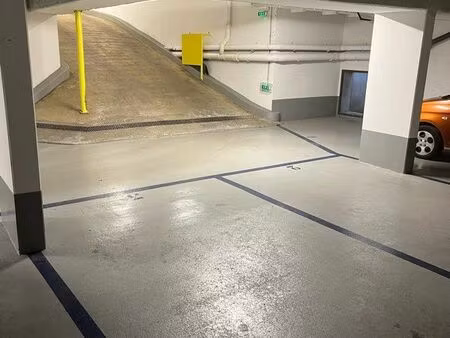 place de parking - bas montreuil république
